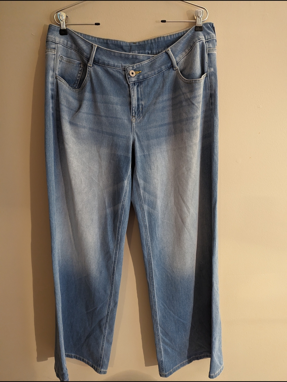 NWOT- Halara Flex Asymmetric Low Rise Baggy Wide Leg Jeans